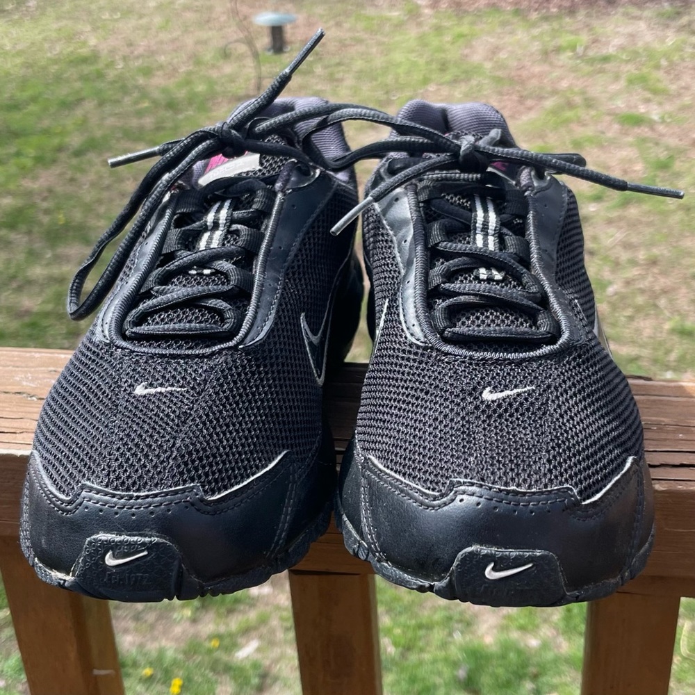 Nike Torch 3 Blk &  Silv Run Shoe Mens sz 8. foot box length 10"+-. Gently used. - Picture 2 of 12